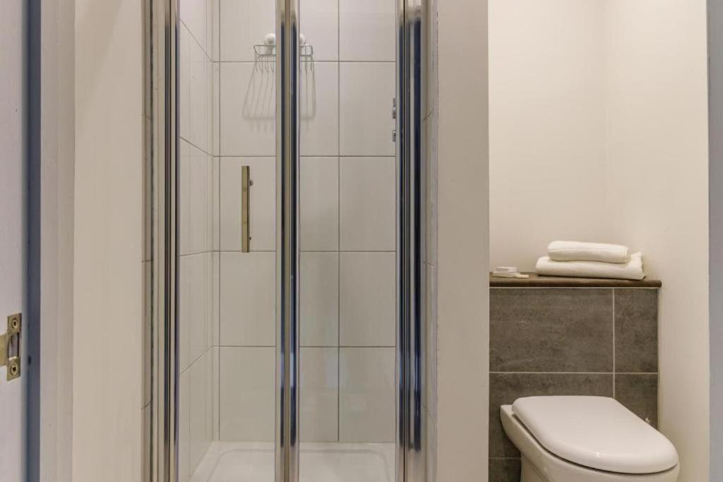 ברייטון Oyo Ruby Pub & Hotel מראה חיצוני תמונה